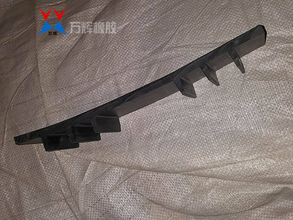 小背貼止水帶
