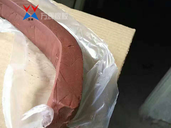 加強(qiáng)型遇水膨脹止水條