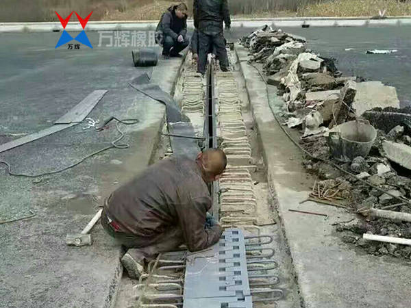 施工中